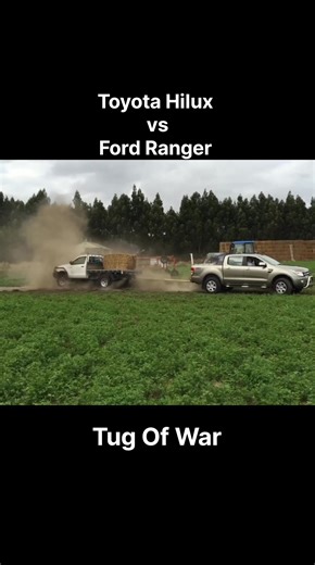 132K views · 1.9K reactions | Toyota vs Ford Tug Of War #reel #ford #hilux #toyota #ranger #cars | Cars.to | Facebook