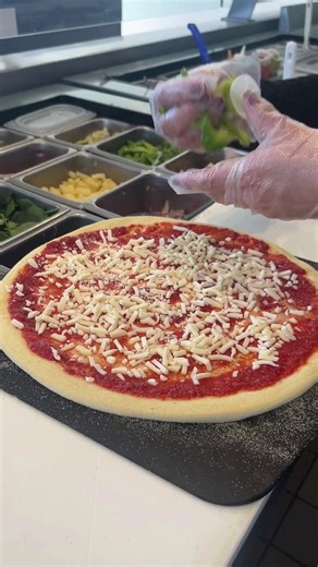 Our Pieology pizzas are made with fresh produce - Because you deserve the good stuff! 🫑 | Pieology Pizzeria