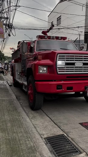 Engine 424 on 10-08 - Fire Truck Response