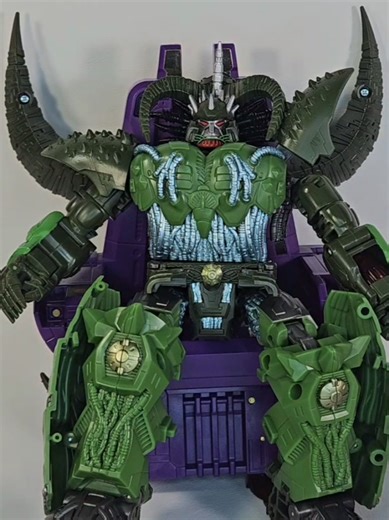 Transformers Liege Maximo's Secret Throne Pose