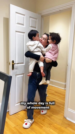 I’m a mom… and for months, I couldn’t stand or walk for more than a few minutes because of my back pain. Cooking dinner hurt. Shopping hurt. Even getting through my own home felt impossible. I wasted so much money on things I saw on Facebook—cheap back braces, pain creams, patches… all of them promising “instant relief.” But every single one failed me. Nobody ever tells you that the real problem isn’t on the surface. It’s something deeper — a hidden pressure build-up inside the spine that keeps 