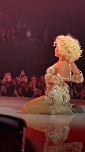 (extreme flash warning) i wanna feel you... #dojacat #dojacatedit #performance #balmain #velocity