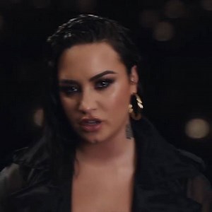 Demi Lovato makes a passionate appeal in her politically charged music video!🙌🏽 Check out her latest heartfelt single #CommanderInChief now - https://umgi.lnk.to/CommanderInChief?showcover=false #DemiLovato #NewSingle #Lovatics #MusicVideo #OfficialMusicVideo #OutNow #ListenNow #NewMusic | Universal Music India