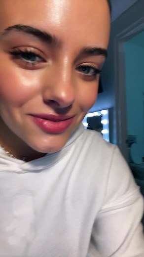 Modern Room Performance with Engaging Text Overlays