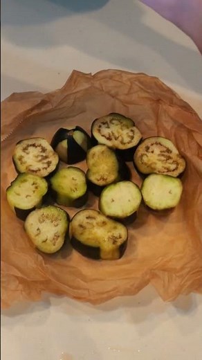 夏野菜を美味しく食べよう！トマトとナスのチーズ焼きの作り方