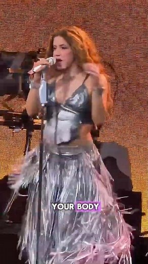 ¡PURO FUEGO! 💃 Shakira - Whenever, Wherever en vivo (Letra) #Shakira #Shorts