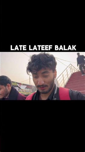 Late lateef bachhe. Students who always come late. Maybe every university scenes.
