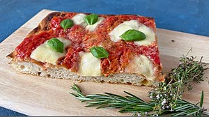 Kaffee oder Tee: Rezept: Knusprige Focaccia mit Mozzarella und Parmesan