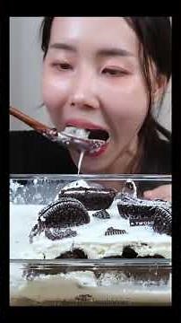 ⚡2x Speed ASMR Oreo Cake & Ice Cream soaked with Milk Mukbang #asmrshorts #oreocake #icecreambar