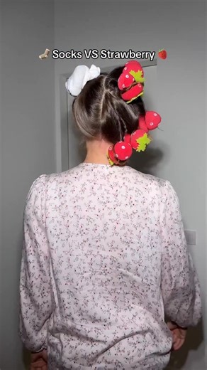 Alina Shmidt | Hair & Beauty on Instagram: "Socks 🧦 or Strawberry heatless curls? 👇🏻"