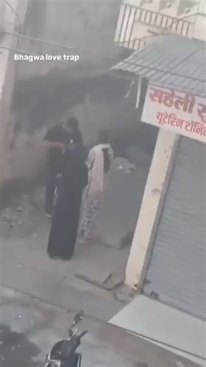 Watch Kerala Story happening Live❗️Muslim Girl connected her Brother/Cousin Abdul to a Hindu Girl.And Hindu Girl shamelessly becoming victim of this Love Jihad even after so many cases & live Examples😳