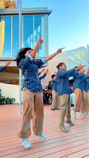 Yoyaku? Nashidesu @expo2025indonesia インドネシアパビリオン伝説のヨヤクナシダンス✨ 今夜「月曜から夜ふかし」で ヨヤクナシガールズ&ボーイズのことが 放送されます！観てね✨ musik by @tiktok_k_force #インドネシアパビリオン #indonesiapavilion #paviliunindonesia #大阪関西万博 #ヨヤクナシデマチジカンナシデス #ツメテクダサイ #ススンデクダサイ #ハヤクハヤク #yoyakunashidesuguhaiheru | Asami Ohba