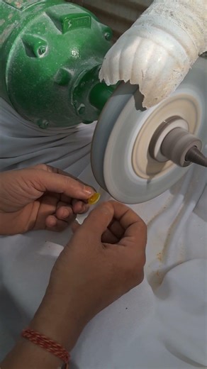 Master Artistry: Hand-Sculpting a Transparent Yellow Glass Locket with Precision Control