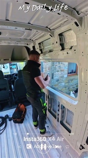 Mobile Van Window: We bring the workshop to the view