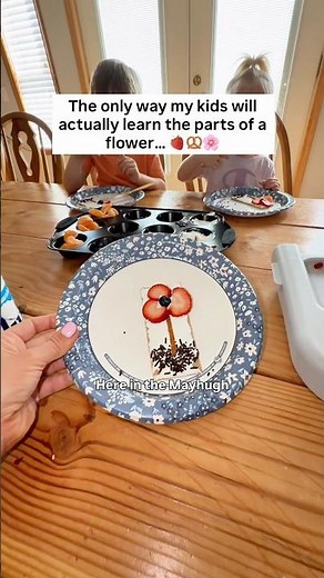The only way they’ll learn the parts of a flower! 🍓🌸 Marshmallow fluff = experts. 📚✨ #shorts
