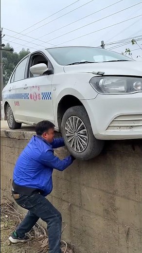 If A Car Wheel Falls Off A Curb, Do Not Seek Help; Try To Save Yourself #automobile #accident
