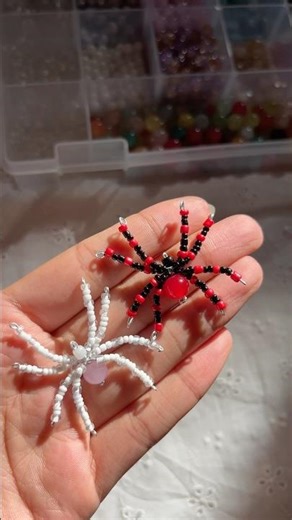 Beaded spider charm tutorial 🕷️ عنكبوت بالخرز 🕷️ #tutorial #خرز #diy