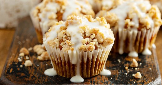 Pumpkin Streusel Muffins | Pumpkin Muffins With Cinnamon Crumb Topping