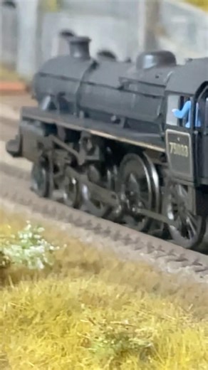 Bachmann Standard 4 75003 Is Hard At Work Now Pulling Some Maroon MK1s #modelrailway #oogauge #train