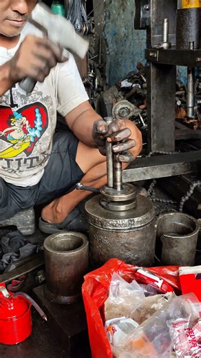 Mechanic Technique to Assemble a Crankshaft Using Simple Tools #crankshaftassembly #enginework