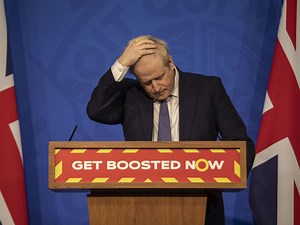 Boris Johnson faces scrutiny over plan to ‘ride out’ Omicron without fresh rules