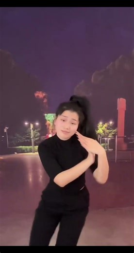 Fengbao's Finger Dance & Singing Cover The Sea Emotional Finger Tutting Performance ASMR Visual