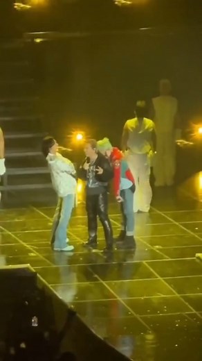 G-DRAGON performs Home Sweet Home with Taeyang and Daesung at Taeyang's The Light Year Encore Concert #THELIGHTYEARINSEOUL #GDRAGON2025 #지드래곤 @xxxibgdrgn @__youngbae__ @d_lable_official | Elycruz Elliecruise
