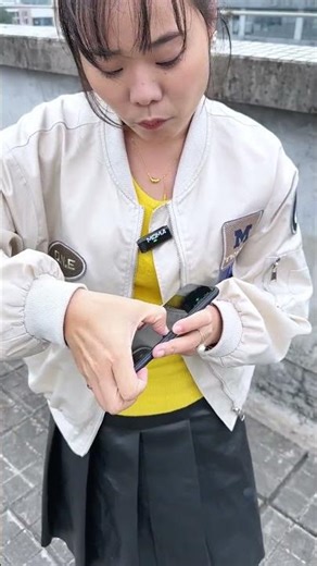 Comes with a built-in screen protector applicator, perfectly fitting your phone.