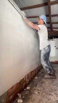 A step-by-step guide to covering a wall with plaster! See how quickly plaster sets.