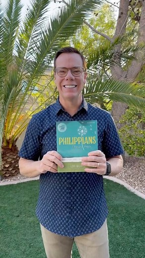 This summer the most impactful devotional resource I experienced was @loriwilhite’s brand new book and streaming video series Chasing Happy: Philippians. I took my time going through it and it spoke to me so powerfully. My big takeaway was to really pursue finding joy in Jesus rather than all the other things this year. To be more intentional about rejoicing in God and celebrating Him. The book and streaming video series releases TODAY from @harpercollinschristian and is available wherever books