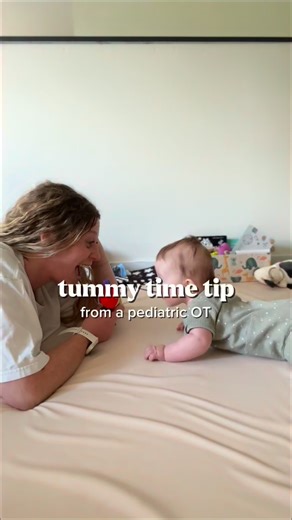 Kalie | Childhood Development | OTD, OTR/L on Instagram: "You know that cute “newborn scrunch” we all love so much? It serves a purpose early on, but over time, babies need to gently come out of that flexion or “curled-up” pattern and start waking up their extensor (back body) muscles- that supports rolling, pivoting, and crawling. When you let your baby push through their feet into your hands during tummy time, you’re supporting 👶🏼 Reflex integration 🫸 Proprioceptive input 🔙 Extensor Activa