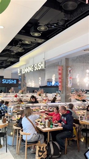 Palladium. Running sushi. Praha.