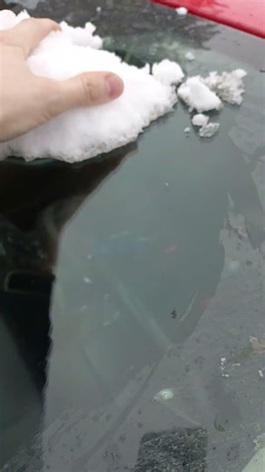 myć szyby w samochodzie śniegiem ? #turbo#diesel#engine#winter #snow#transport#cardetailing