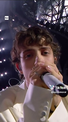 Sangiovanni: Finiscimi en Sanremo 2024