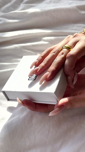 4.1K views · 324 reactions | BREAKING: Our best-selling Belle name necklace is now on SALE! • Choose from various materials • Add a touch of luxury with a diamond • Personalise it with your name or inspiring word Get yours now! | Oak and Luna | Facebook