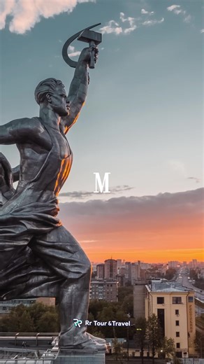 moscow 🇷🇺✨ kota megah penuh sejarah, arsitektur ikonik, dan suasana yang bikin kamu serasa masuk ke cerita dunia yang berbeda 🏛️❄️ dari red square sampai metro bawah tanah yang mewah, setiap sudutnya punya cerita yang luar biasa 🌍 📲 hubungi sekarang: 62 811-6368-990 📸 ig: @rr.tour.and.travel #moscow #russia #explorerussia #travelrussia #wintertrip