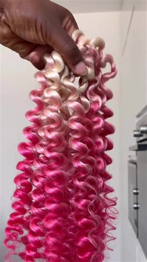 My client wanted this shade and I couldn’t find it anywhere so decided to create it myself. These will be used for crochet braids 🙌🏾 #curlycrochet #hairhacks #diyhair #diycurls #crochetbraids