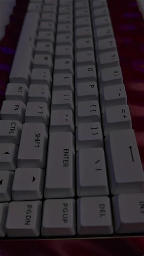 One Keyboard, Many Looks Meet a modular mechanical keyboard by @Makesenstudio I’m genuinely satisfied with the build quality and typing experience solid, clean, and comfortable for everyday use. What I really like is the 3D printed case system, when you get bored of the look, you just print a new case and it feels like a completely new keyboard. It also features interchangeable keycaps, RGB lighting (not visible here due to the white keycaps), works wirelessly via Bluetooth or wired via USB, and