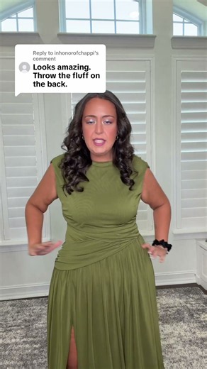 WAIT… this dress can be worn TWO completely different ways?! 😳