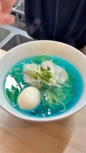 【東京・浜松町】脳がバグる真っ青ラーメン🍜 #japanesefood #ジョイ飯 #shorts
