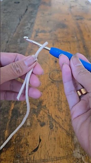 How to Make a Slip Knot for Crochet (Beginner Tutorial)