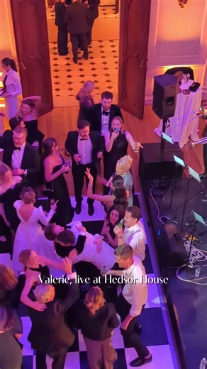 Valarie, live on stage (and off stage) at Victoria and Niall’s incredible wedding.