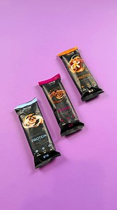 MULTILAYER PROTEIN BAR – Gust de vis, texturi care se completeaza perfect si un profil nutritional echilibrat. De la prima muscatura simti diferenta: biscuiti pufosi, caramel fin, un strat crocant de arahide si un invelis alb delicios – totul gandit pentru ca tu sa ai parte de o gustare care sa-ti alimenteze si pofta, si progresul. 💪 196 kcal | 12,5g proteine | 6,5g fibre 🚫 Fara zahar adaugat | Fara gluten | Pana la 25% proteine Fie ca il iei cu tine la sala sau il savurezi intre mese, acest b
