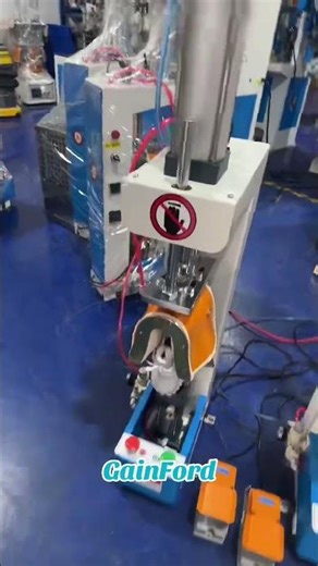 Small size shoe counter molding machine heel setting machine#shoemachine #shoeproduction