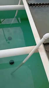 Proceso de Potabilización agua potable 💦 - Empresas Públicas de Aipe El proceso de potabilización del agua es el conjunto de etapas físicas, químicas y microbiológicas mediante las cuales el agua cruda (proveniente de ríos, quebradas, embalses o pozos) se trata para que sea apta para el consumo humano, cumpliendo con los parámetros de calidad establecidos por la normatividad sanitaria. 1- Coagulación Se adicionan productos químicos coagulantes para neutralizar las cargas eléctricas de las partí