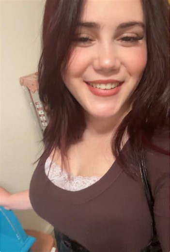 Makeup by daisy ate DOWN