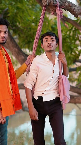 Arpit aur roshani ko jhule se bhaga diya 😲#shorts#funny#entertainment#shortsfeed#youtubeshorts