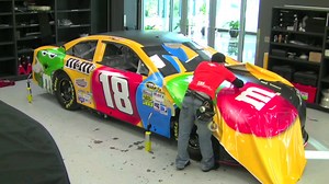 涨姿势了！原来NASCAR的涂装是这样做出来的！