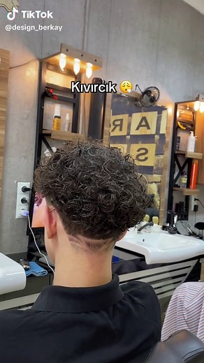 Kıvırcık Saç Modelleri: Taperfade ve Erkek Stil