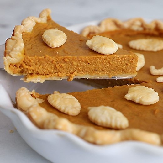 431K views · 486 reactions | Pumpkin pie for apple pie? Or both? This recipe is quick and easy, made with refrigerated pie crust rolled out thinner, to lighten it up. 6B 8G 6 SP • 137 Calories https://www.skinnytaste.com/skinny-pumpkin-pie/ | Skinnytaste | Facebook